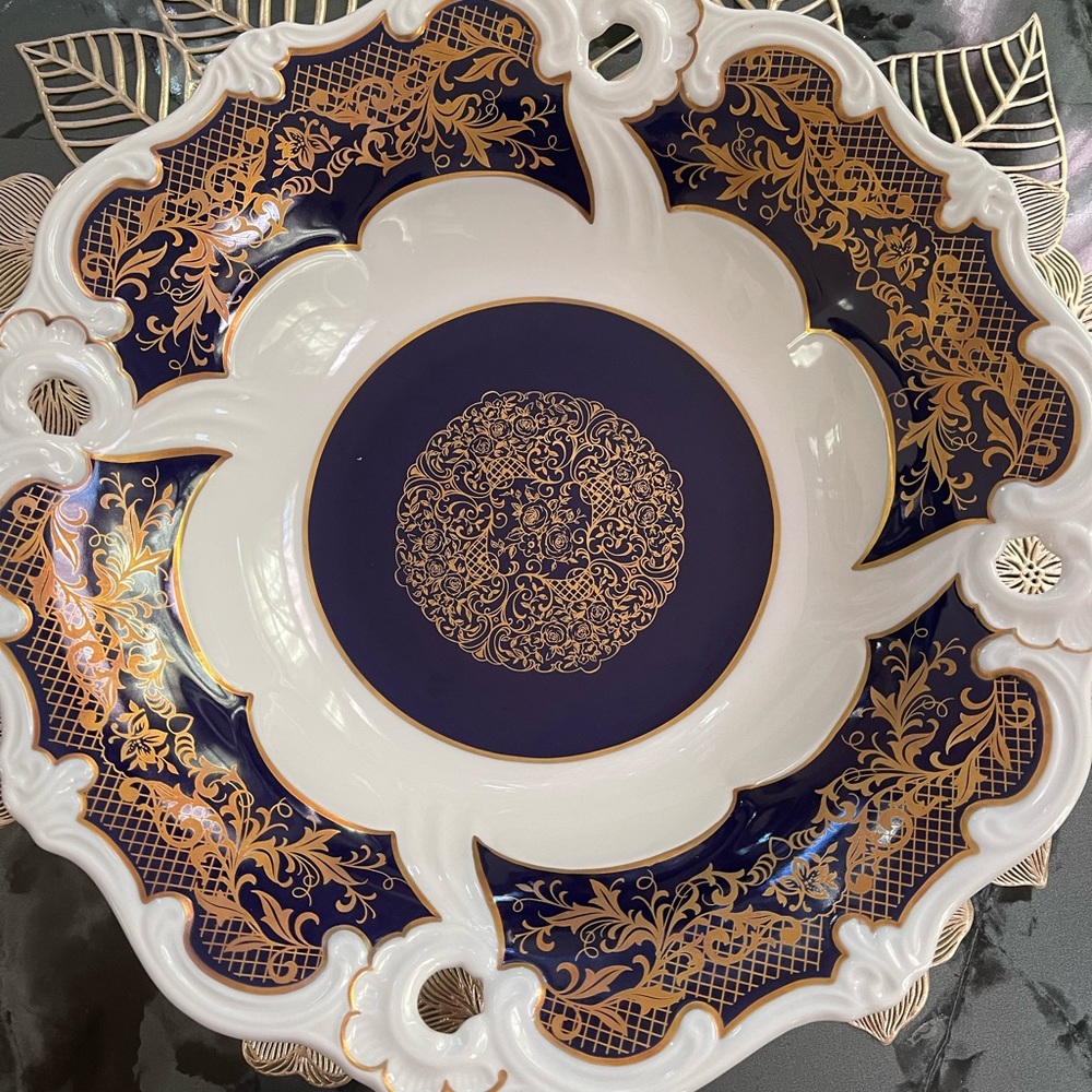 Weimar Porcelain Echt Kobalt Serving Bowl diameter 12”